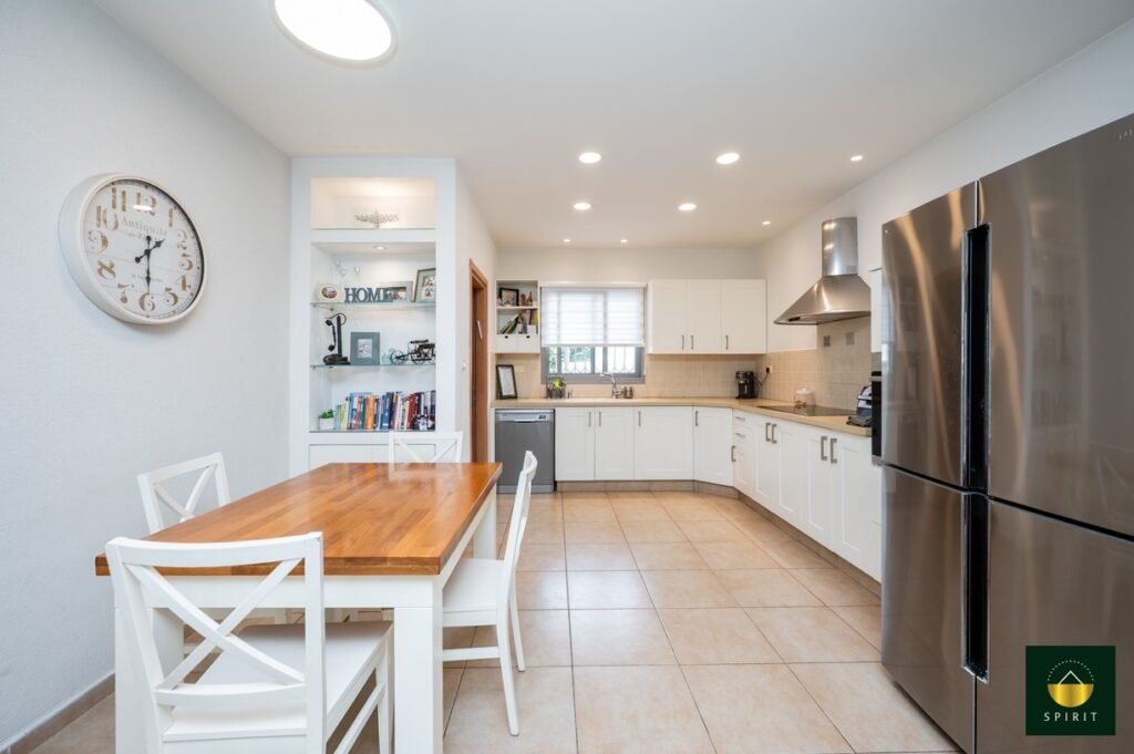 1f6e621d-b646-41d1-bdb4-e460de341b90