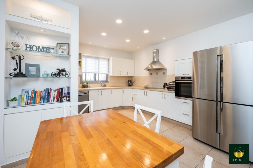 33f7ce0b-137b-4495-90b8-bb0c5ed71a36