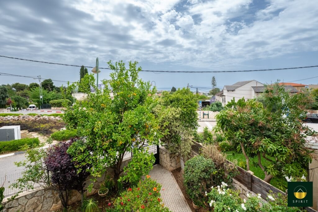 e8b28c92-7237-4131-bd76-0e87bc608c0c