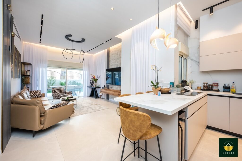 f9561f21-2838-4bbf-ab09-8c2a7e1367cc