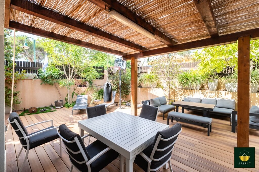 518120147_1301410951996084_2427216945015218688_n